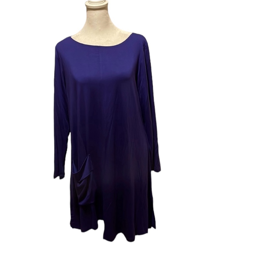 Comfy USA l/s tunic in deep blue w/asymmetrical hem. Size S. NWT
